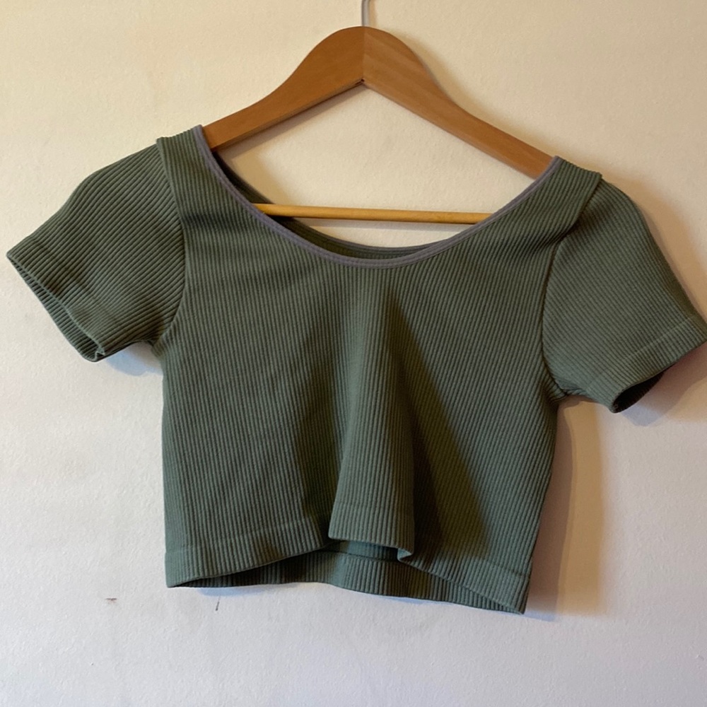 Green cropped fitted top